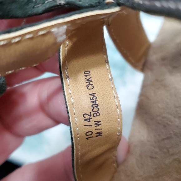 Metallic flat sandals - Picture 6 of 6